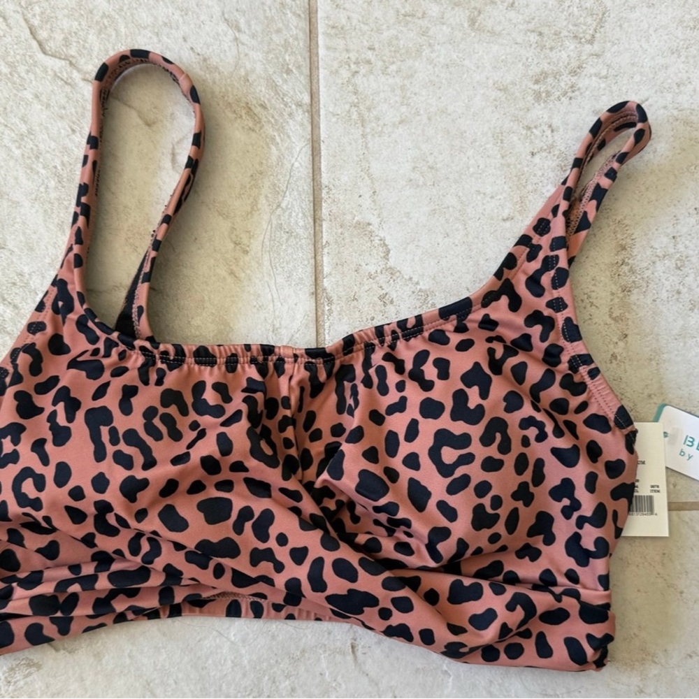 Chic Leopard Print Bikini Top